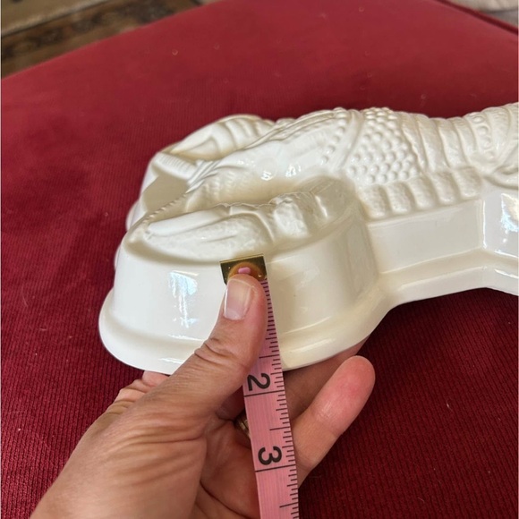 EUC like new vintage white painted ceramic lobster decor.  Nautical perfection! - Picture 6 of 8